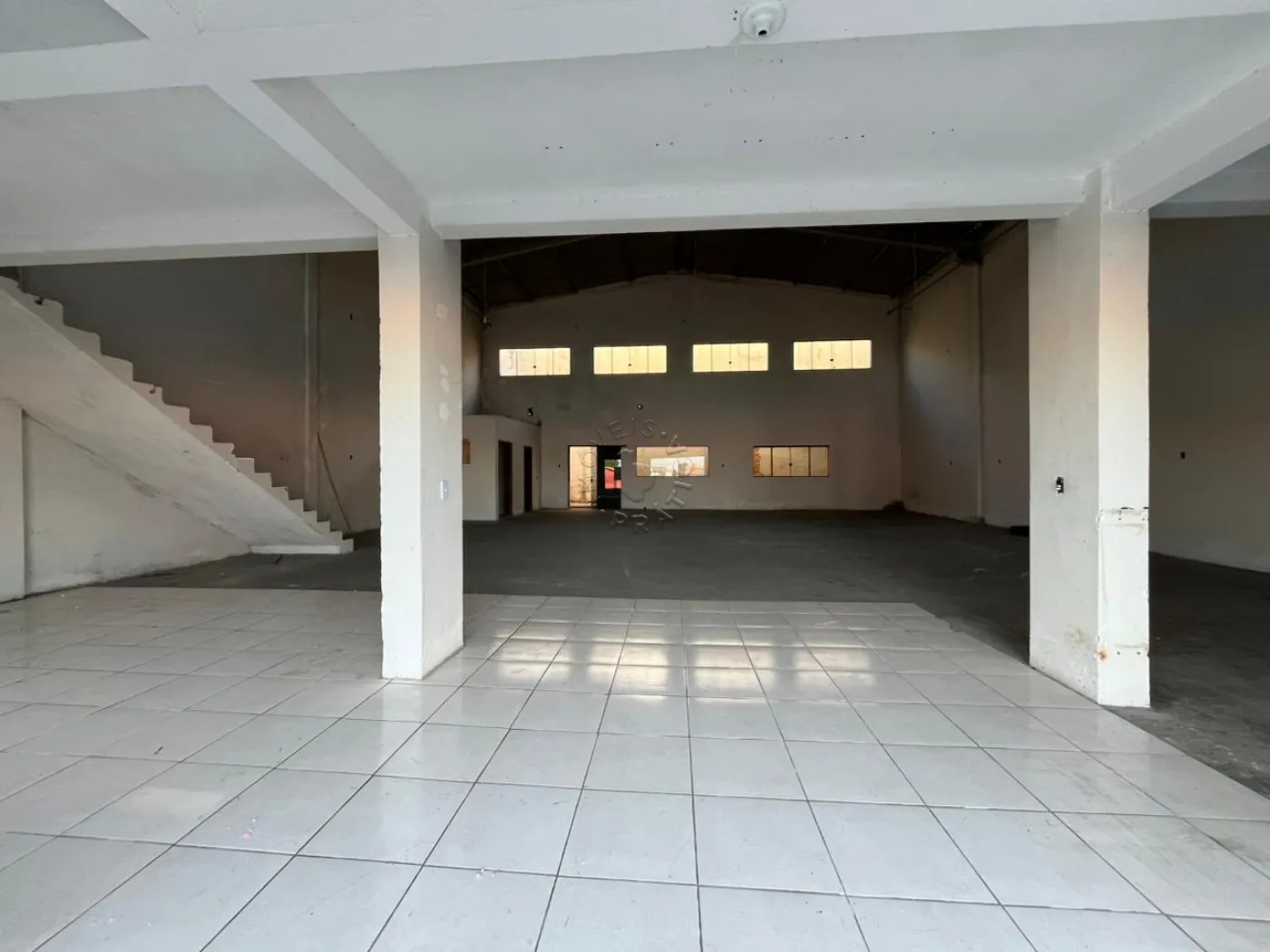 Alugar Comercial / BarracãoGalpão em Castro R$ 5.000,00 - Foto 4